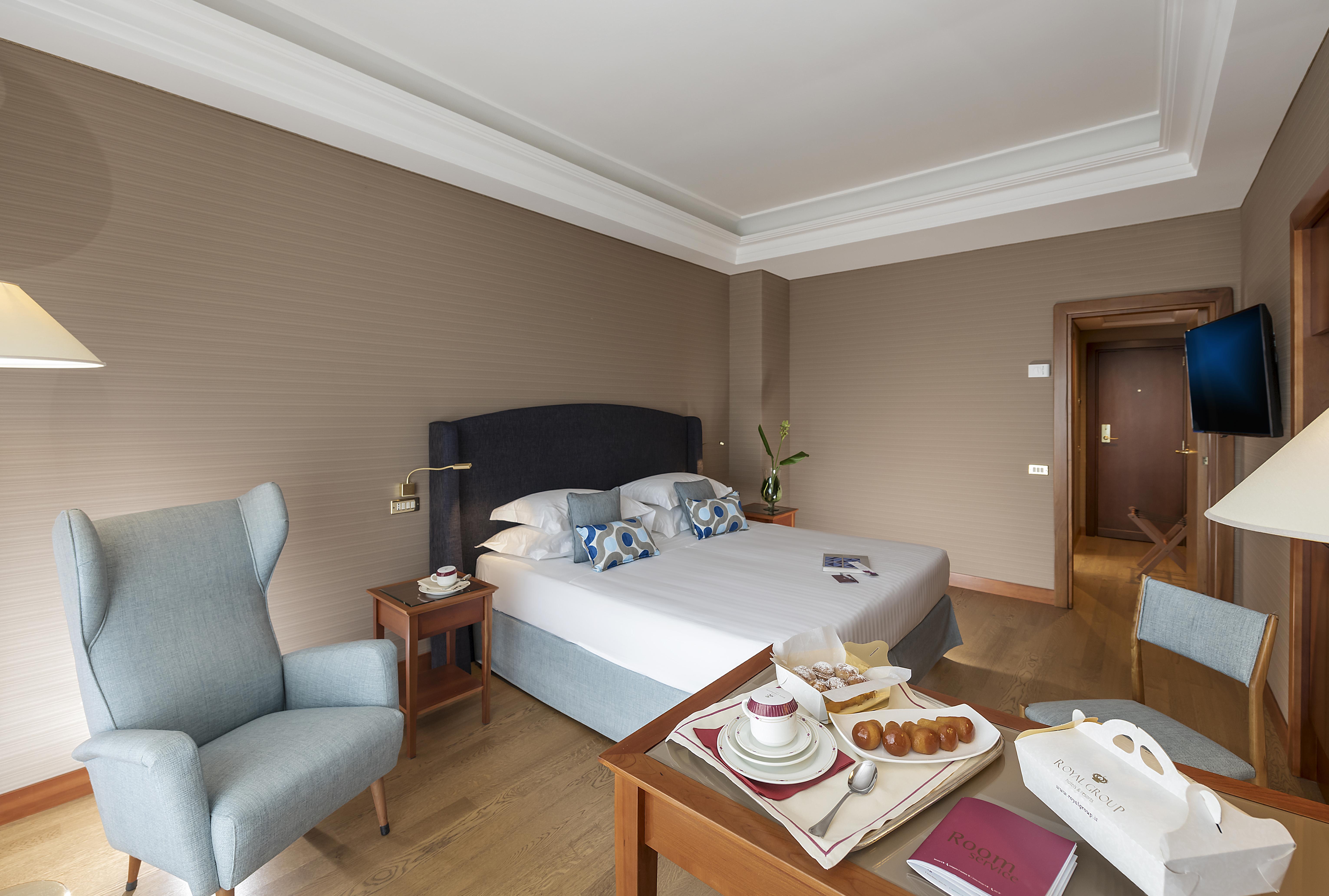 Hotel Royal Continental Napoli Esterno foto